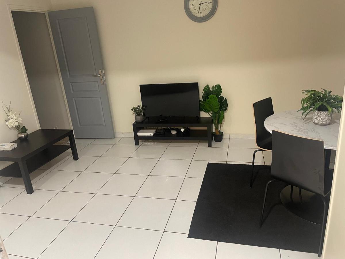 Residence Chene- 15 Mn De Paris Et 05 Mn D'Orly Aeroport วีรี-ชาตีญง ภายนอก รูปภาพ